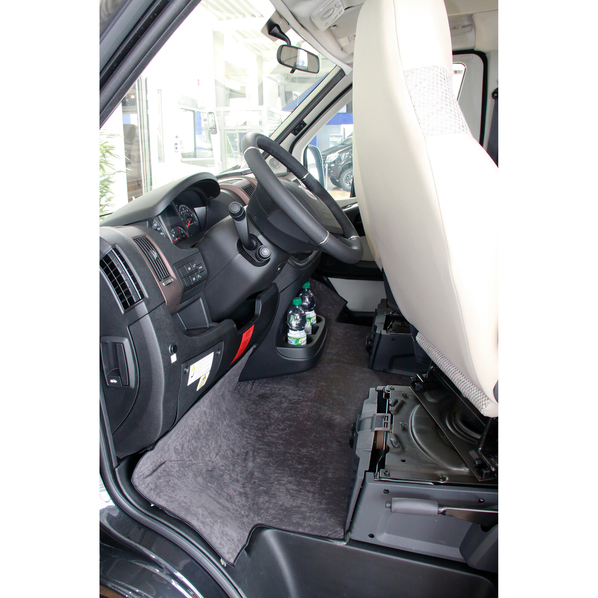 Hindermann Fußraumisolierung Premio anthrazit in Wannenform für VW Crafter ab Bj. 2017 und