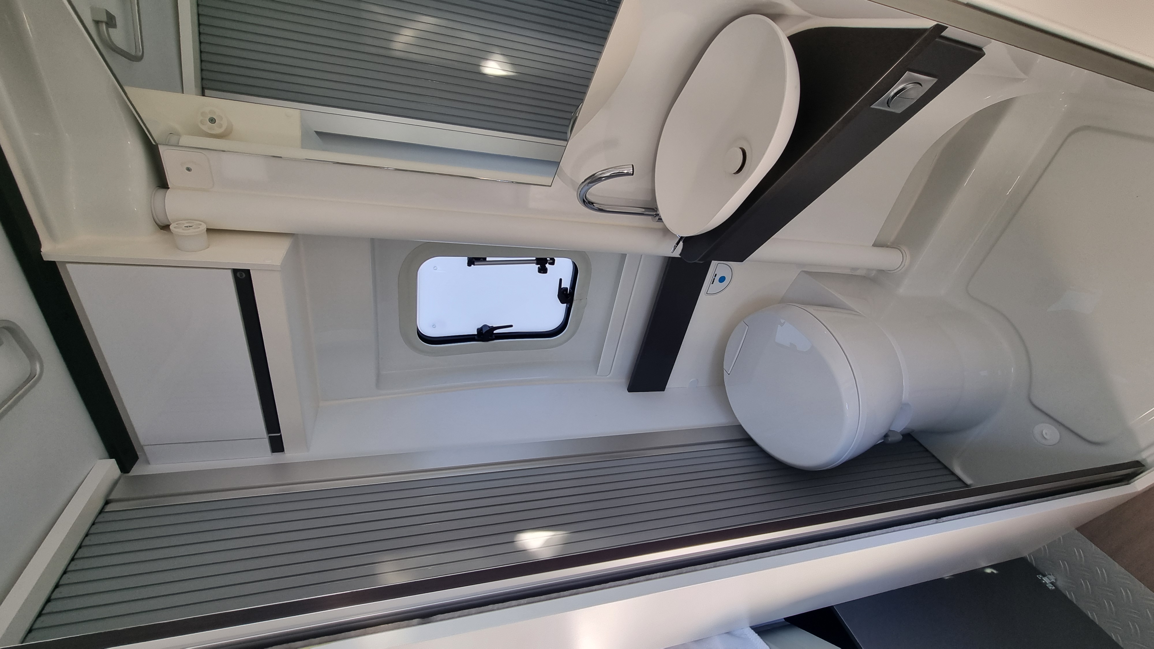 Adria Twin Supreme 640 SGX Adria Twin Supreme 640 SGX