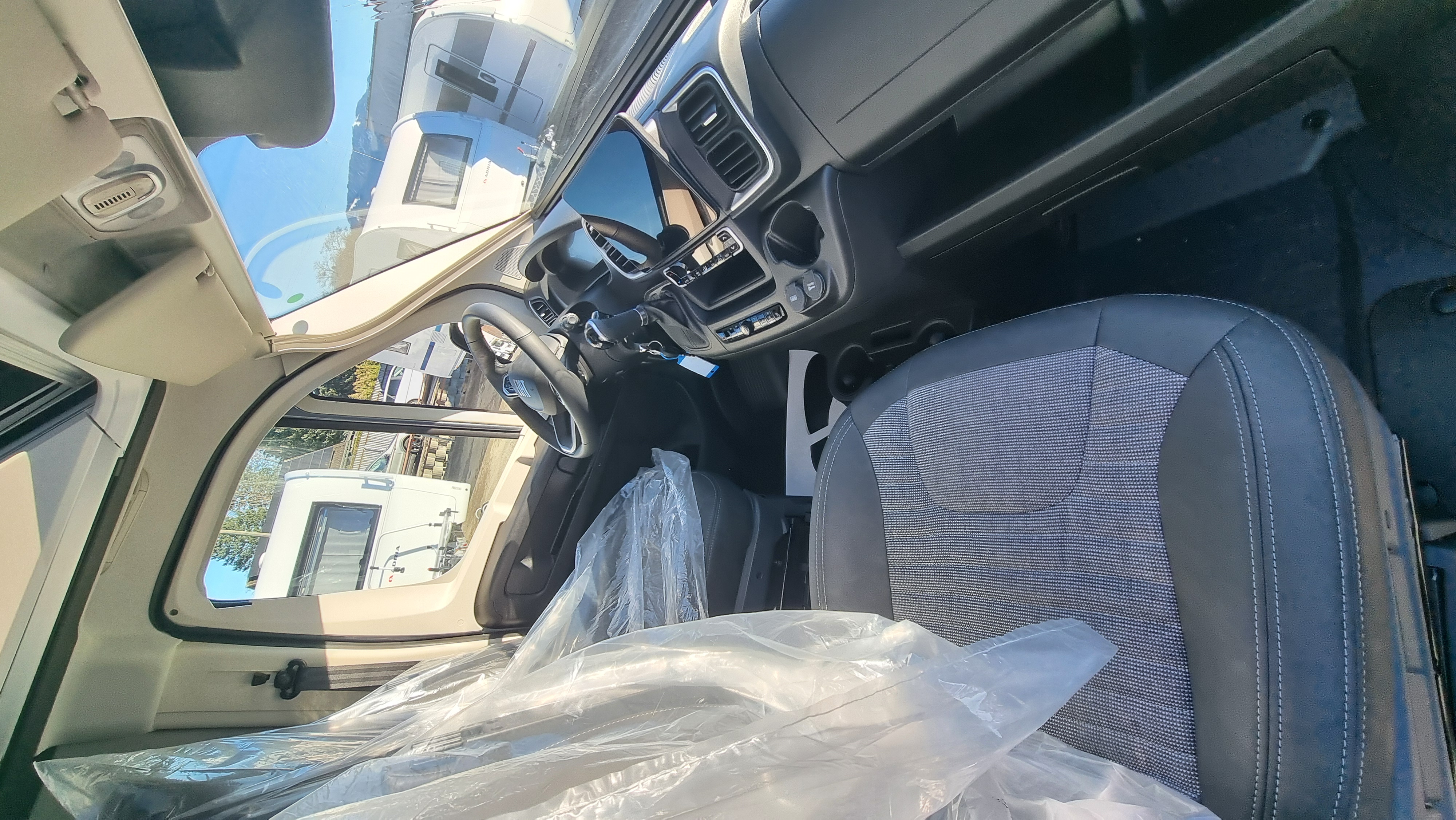 Adria Twin Supreme 640 SGX Adria Twin Supreme 640 SGX