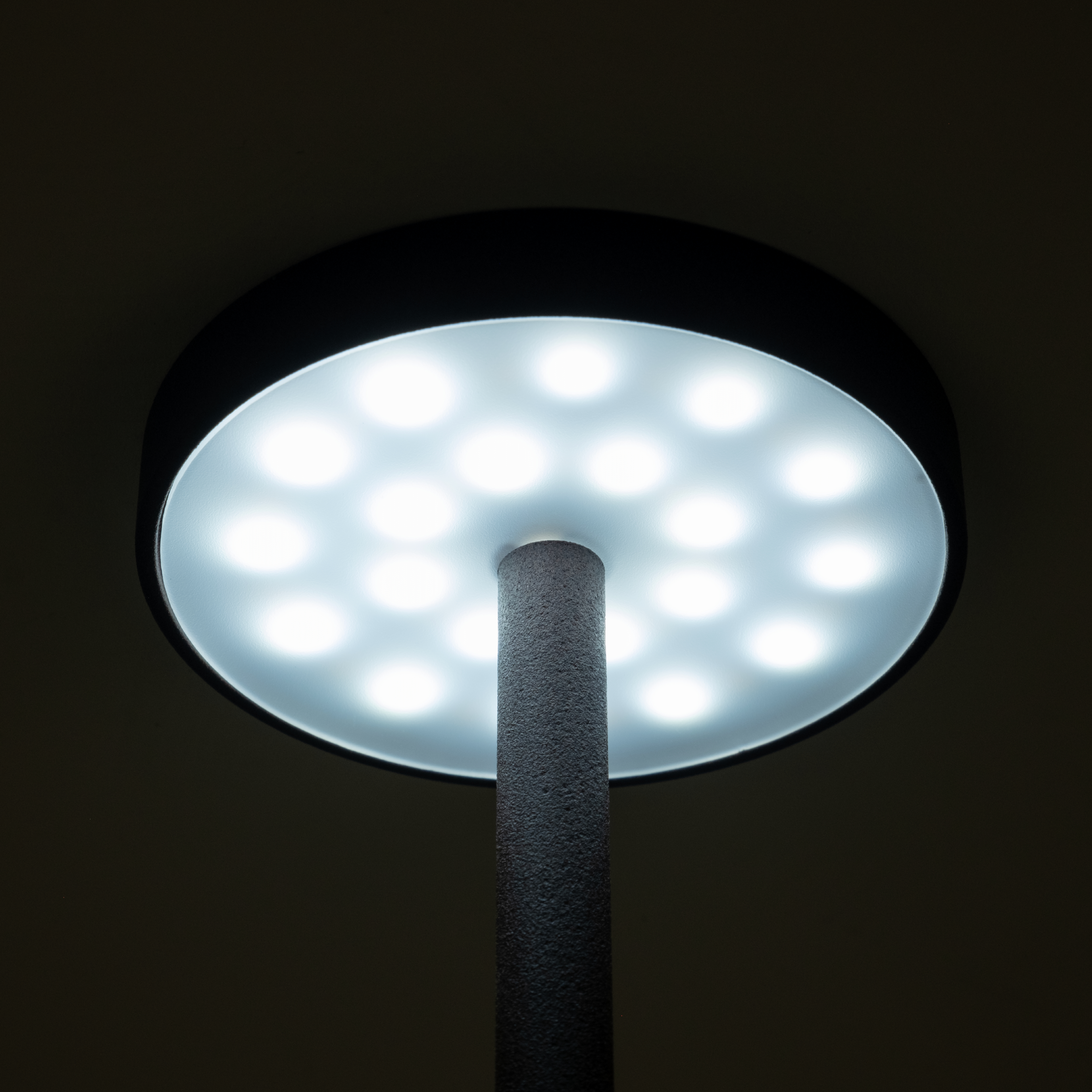  Akku-Tischlampe FARO mit USB / braun