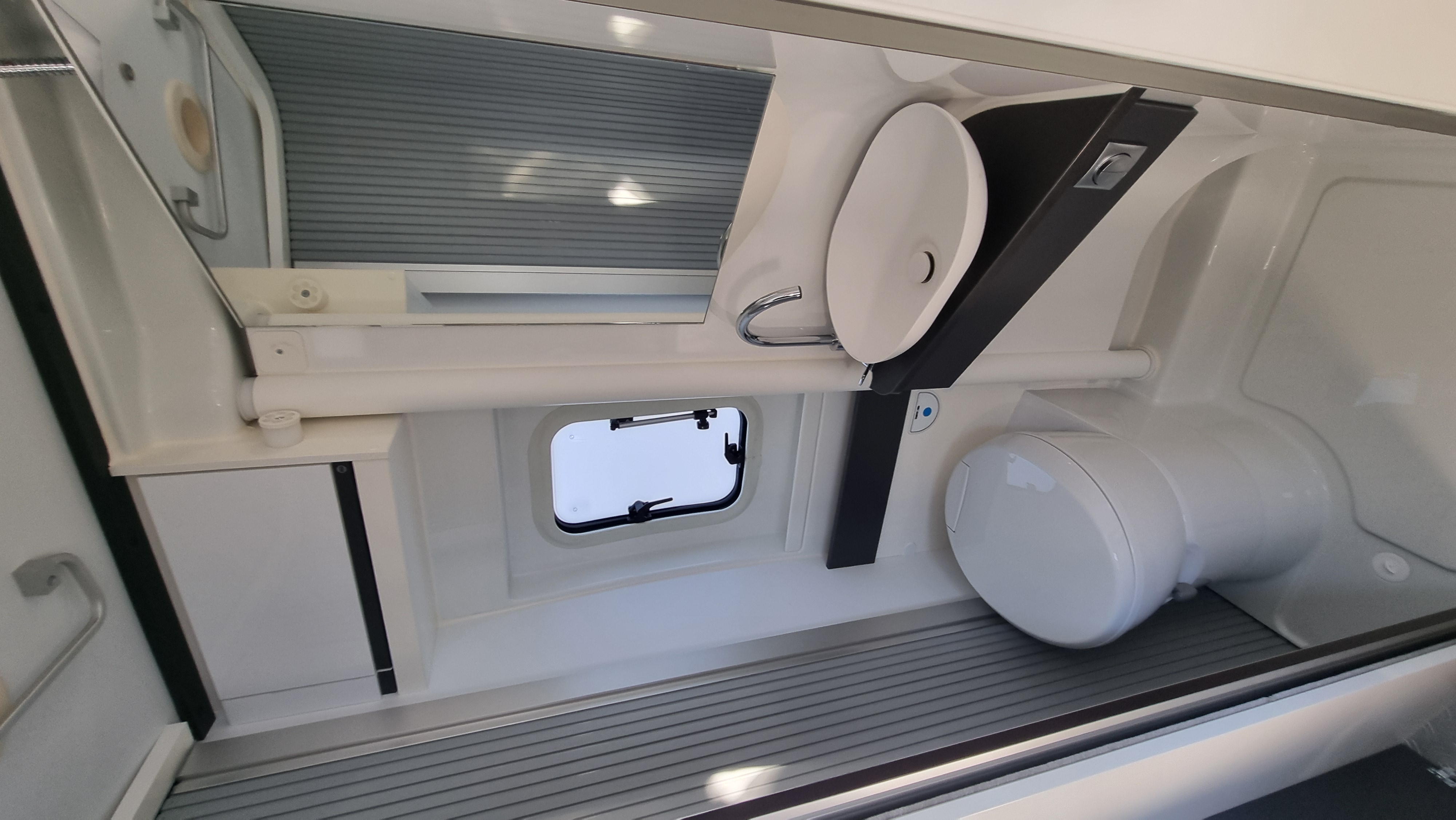 Adria Twin Supreme 640 SGX Adria Twin Supreme 640 SGX
